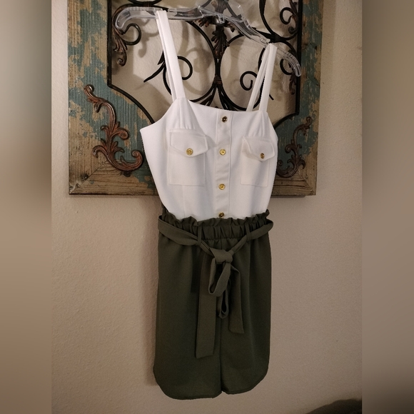 J F💓R Justify Wht/Khaki Green Belted Romper. NWT Size S - Picture 2 of 8